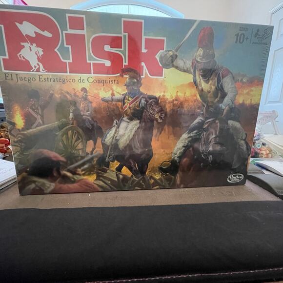 Hasbro Gaming 2015 RISK game - Spanish Version - Unplayed, contents are sealed - Picture 4 of 4